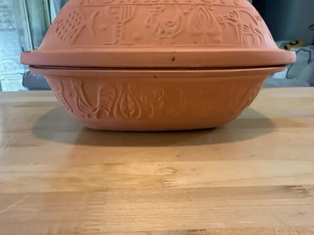 Römertopf Clay Baker Terracotta Roaster and Casserole Pot with Embossed Lid